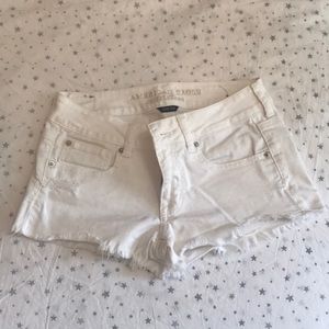 White American Eagle shorts